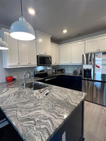Building Photo - 2624 La Cala Dr