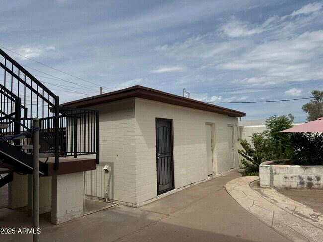 Foto del edificio - 4619 S 16th St