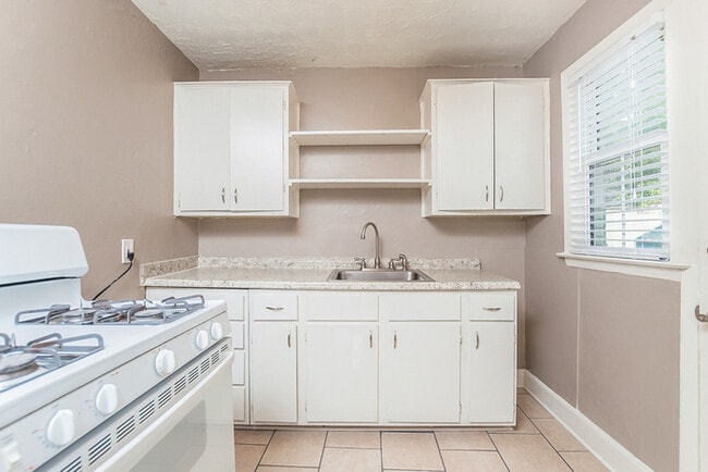 Building Photo - Walk to Overton Square + Park -- 1bd/1ba i...