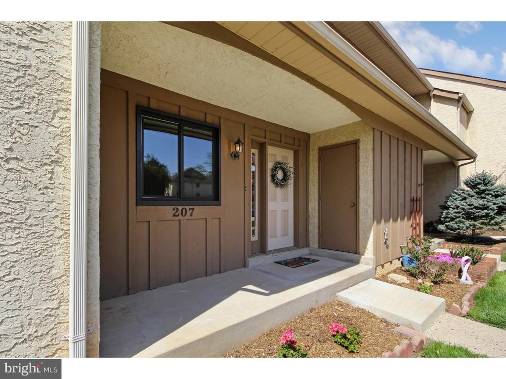 Primary Photo - 207 Josephs Way