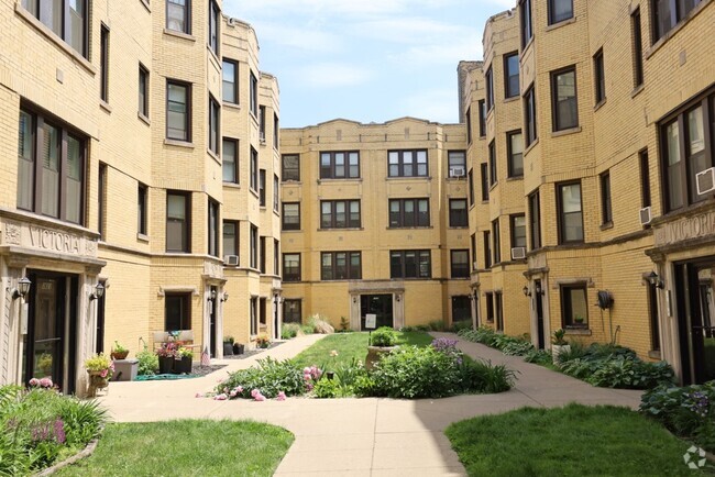 Building Photo - 3821 N Greenview Ave
