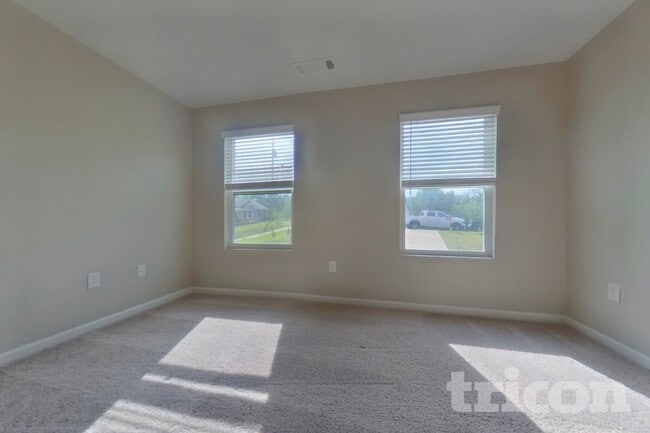 Building Photo - 561 Fairview Oak Pl