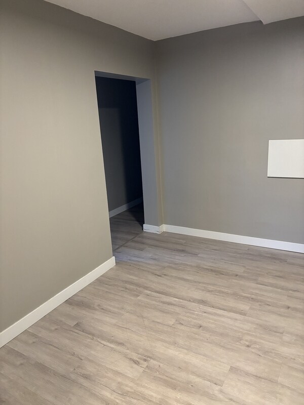 Photo du bâtiment - 12525-12118 118 Ave NW