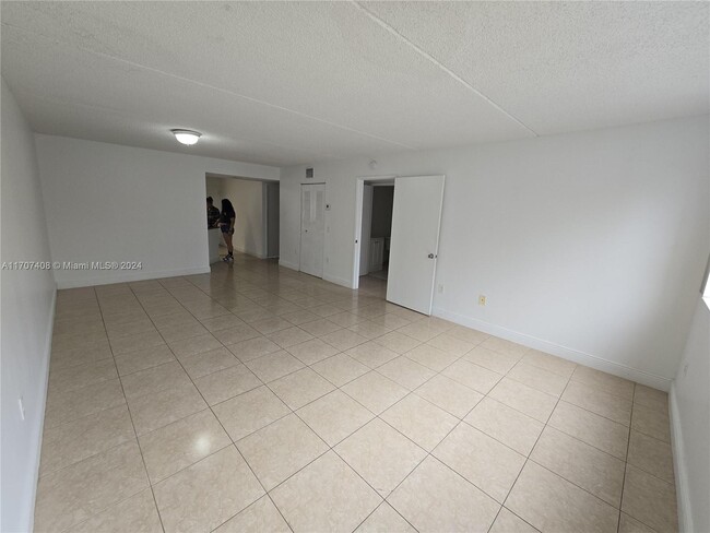 Foto del edificio - 6065 NW 186th St