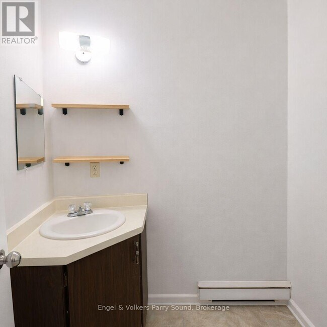 Photo du bâtiment - 100 Muskoka Rd N