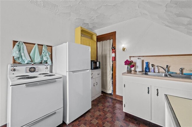 Building Photo - 350 Broadway