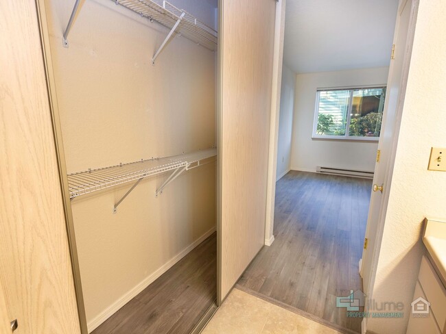 Building Photo - Charming 2 bedroom, 2 bathroom condo locat...