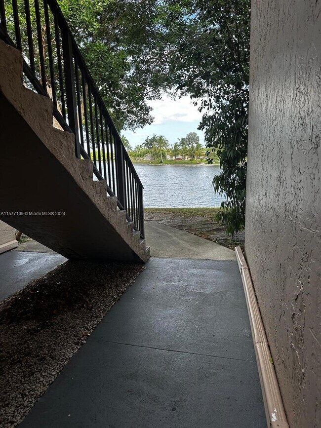 Foto del edificio - 2121 NW 96th Terrace
