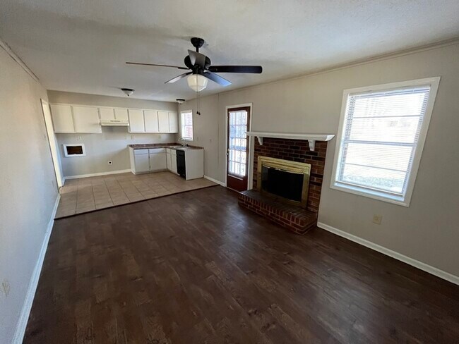 Foto del edificio - 3140 Maple Hill Dr