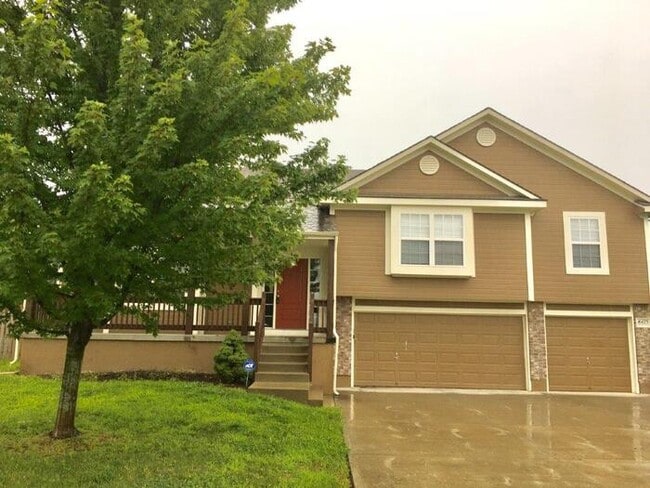 Building Photo - 16423 Richmond Ct