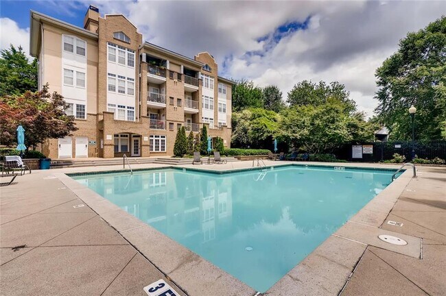 Foto del edificio - 240 Renaissance Pkwy NE