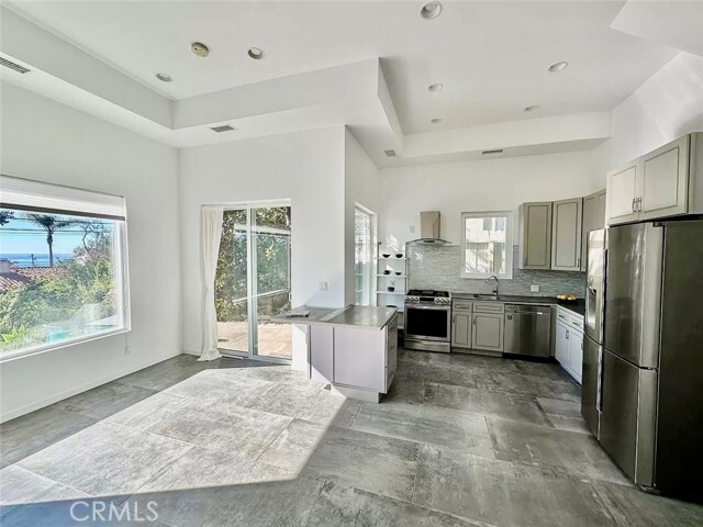 Building Photo - 7521 Trask Ave