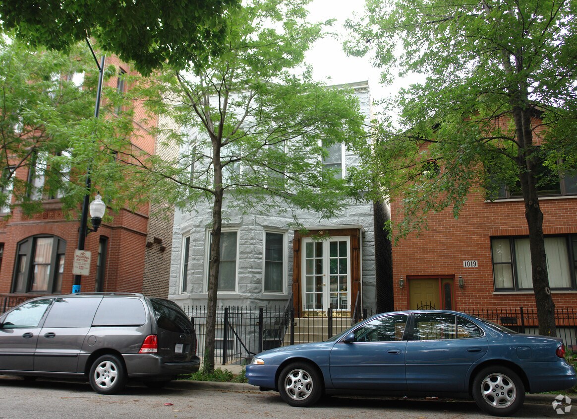 Primary Photo - 1017 S Oakley Blvd