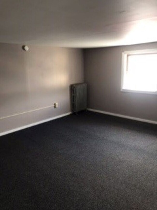 35 Vine St Unit 35 Vine Street APT 2, Tamaqua, PA 18252 Room for Rent