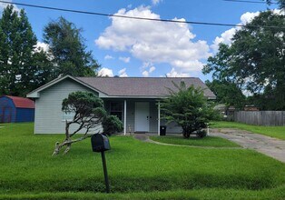 Building Photo - 204 Reca St