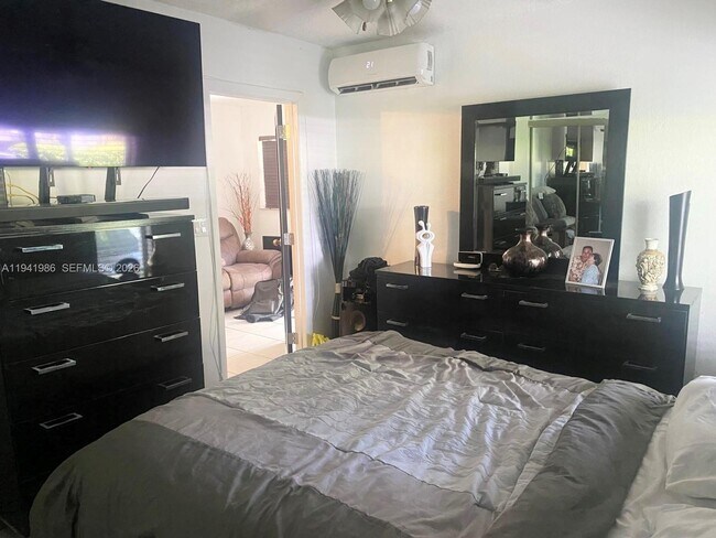 Foto del edificio - 4872 SW 140th Ave