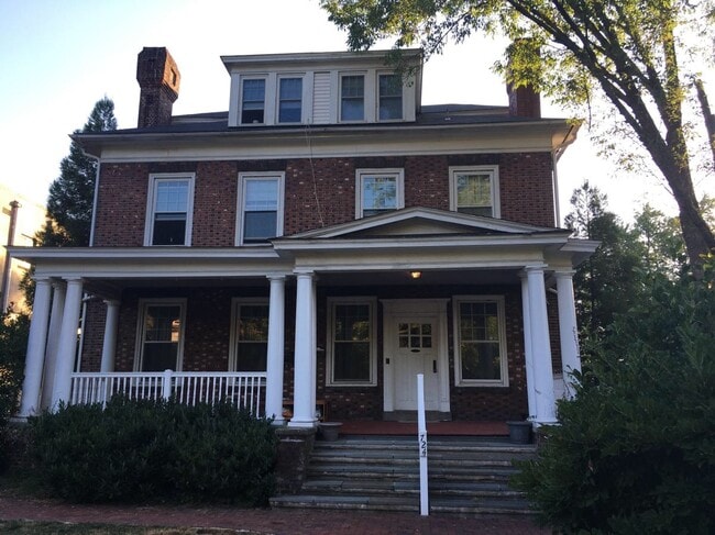 Building Photo - 724 S Main St