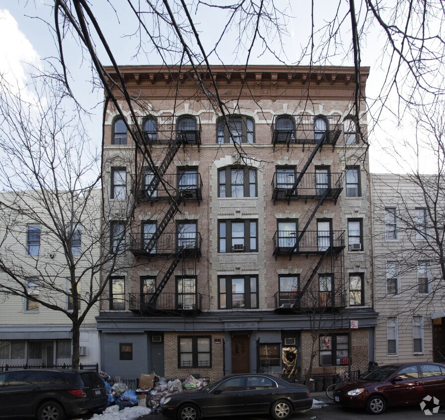 Building Photo - 202 Green St