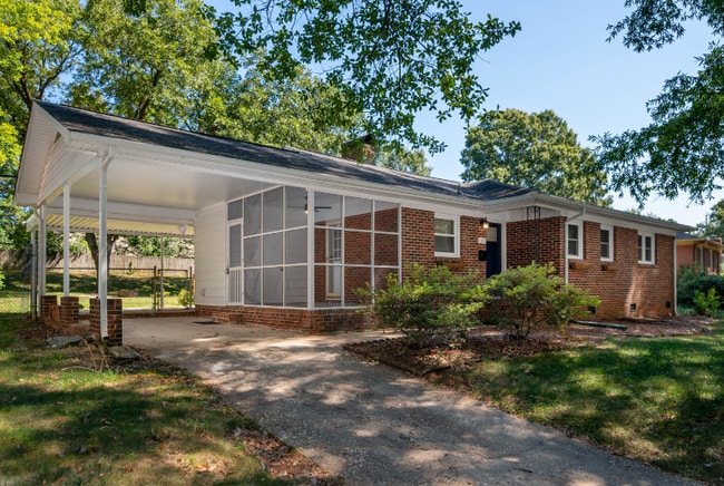 Building Photo - 701 Seneca Pl