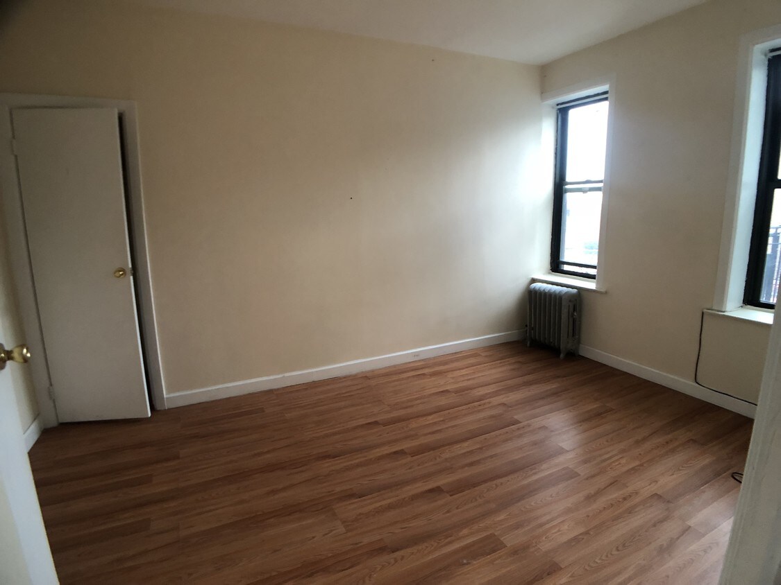 Primary Photo - 70 Rockaway Pkwy