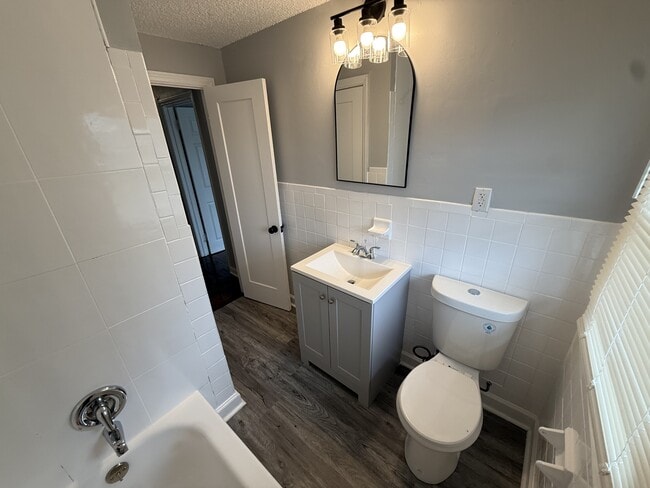 Building Photo - 906 Alcyon Dr