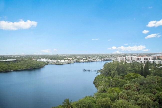 Foto del edificio - 2121 N Ocean Blvd
