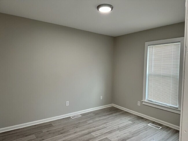 Foto del edificio - Newly Renovated Quadplex