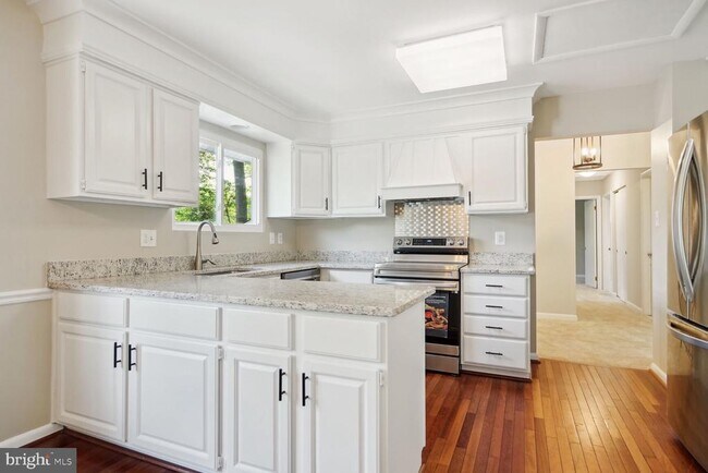 Foto del edificio - 8209 Idylwood Rd