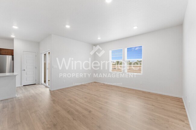 Foto del edificio - 8727 W Millsap Ln