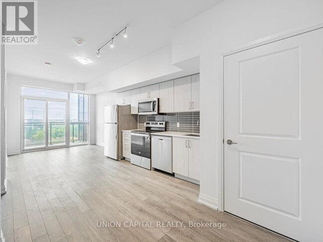 Building Photo - 10-810 Meadowglen Pl