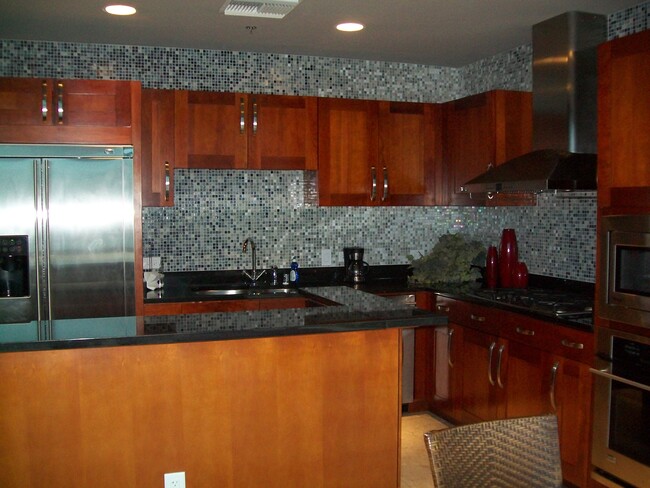 Building Photo - 4525 Dean Martin Dr