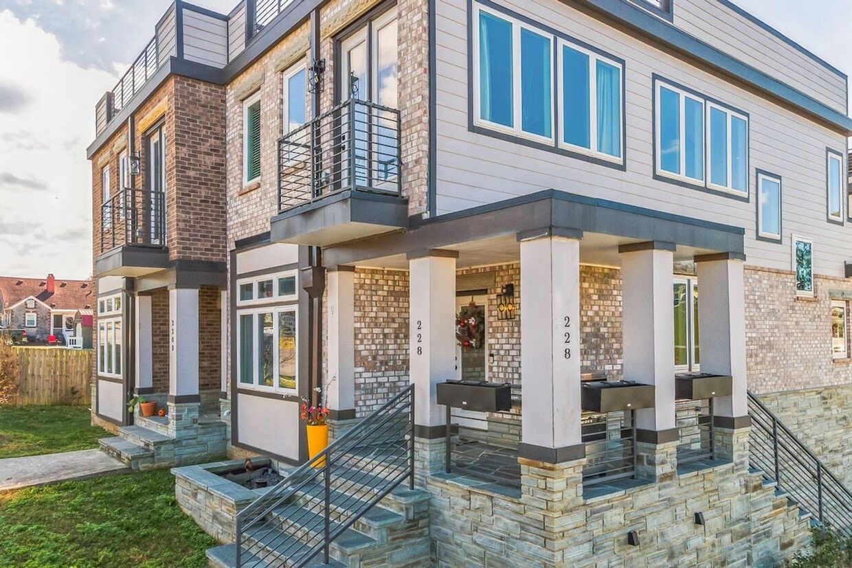 Steps from the LAKE! - Steps from the LAKE!