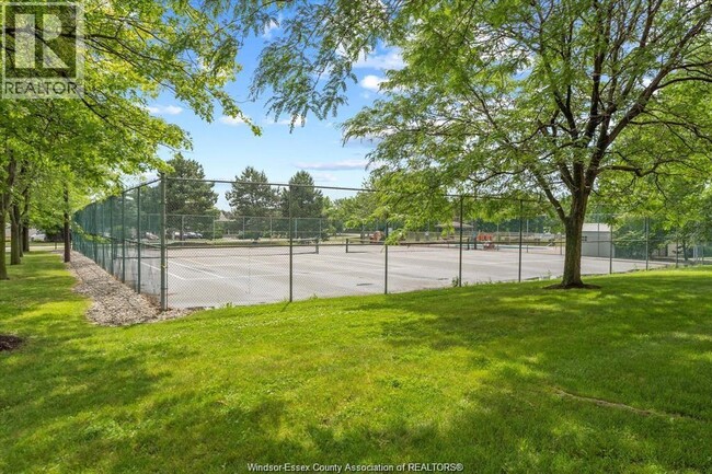 Building Photo - 325 Village Grove Dr