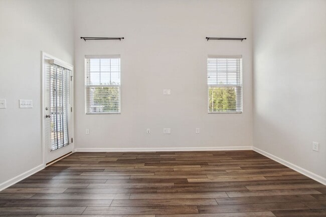 Foto del edificio - 102 Bedivere Ln