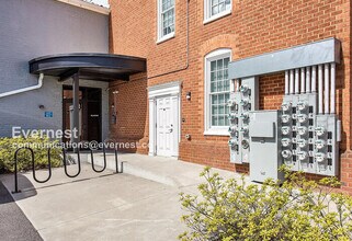 Building Photo - 6 S Harvie St