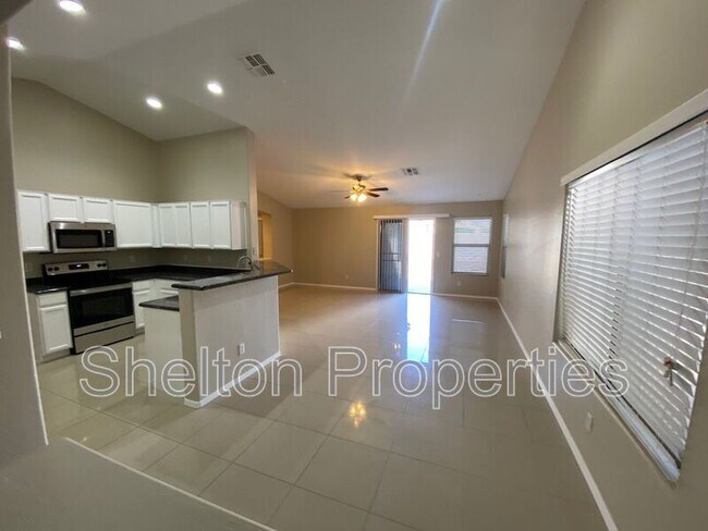 Foto del edificio - 10834 W Wilshire Dr