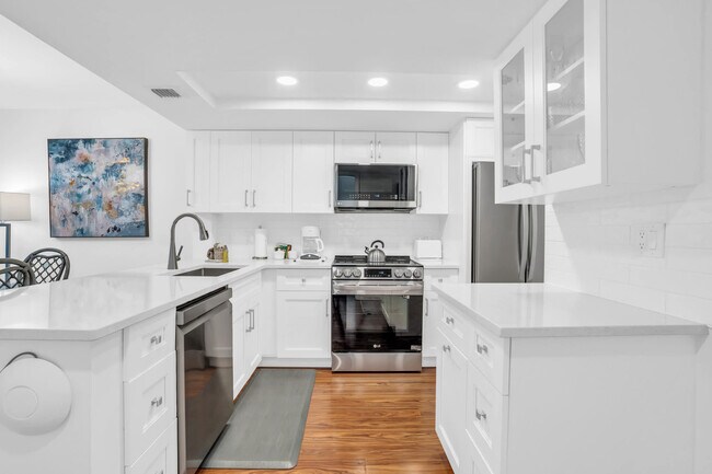 Building Photo - 600 Neapolitan Way