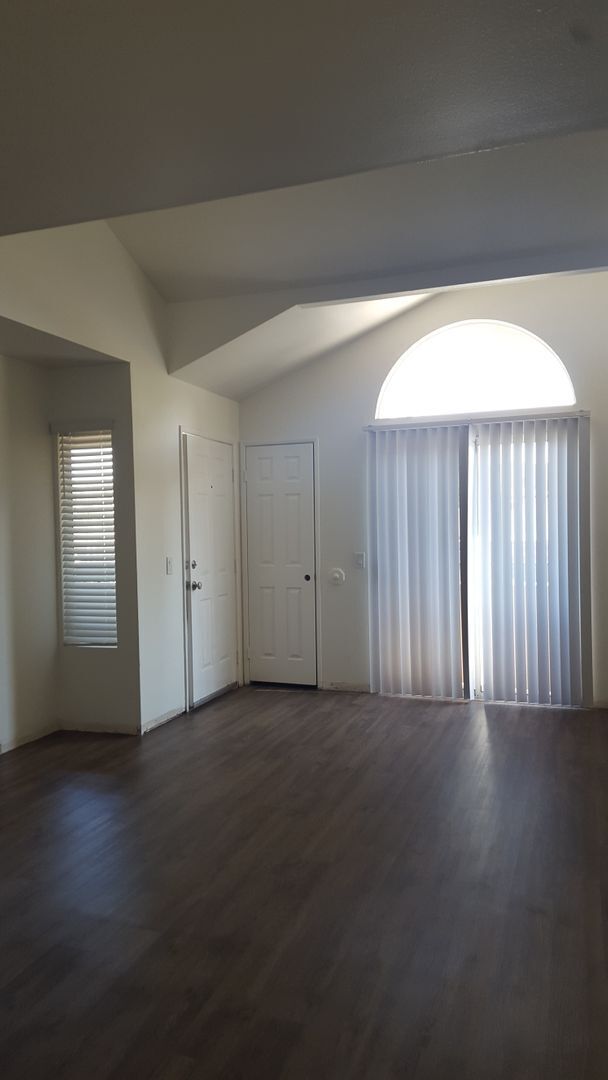Foto del edificio - 1377 Oakdale Ave