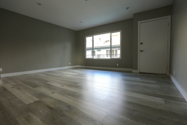 Building Photo - 5427 Carlton Way