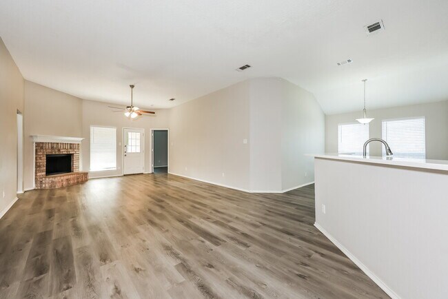 Foto del edificio - 8551 Stetson Dr