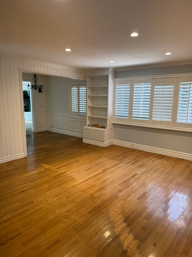 Building Photo - 304 Portland Cir