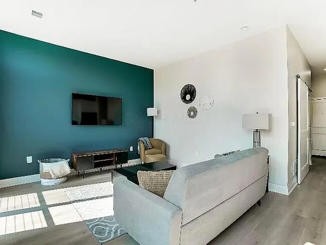 Foto del edificio - 6633 Dale Dr