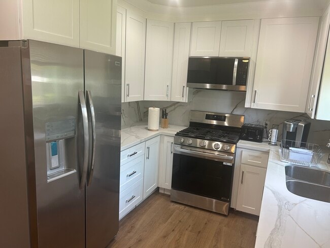 Photo - 208 N La Plaza (Anaheim, CA) Apartments