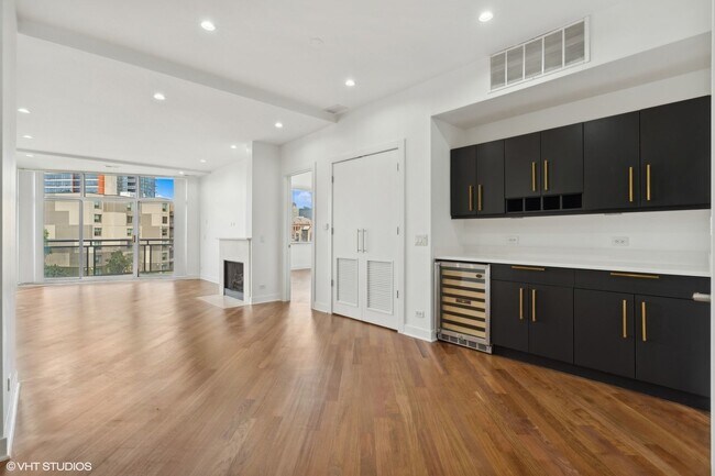 Foto del edificio - 914 W Hubbard St