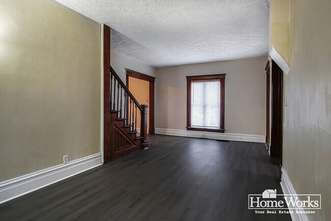 Foto del edificio - Charming 3 - Bedroom Home with Wrap-Around Porch on Corner Lot