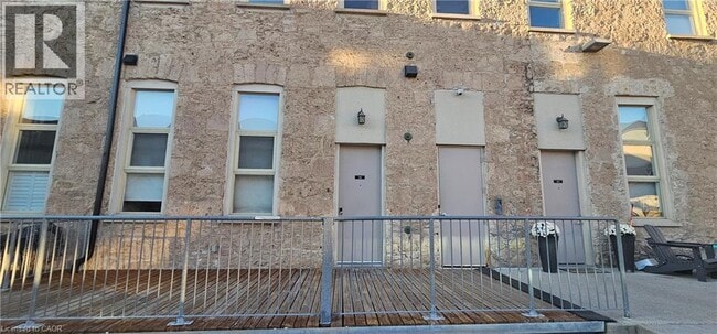 Building Photo - 25 Concession St