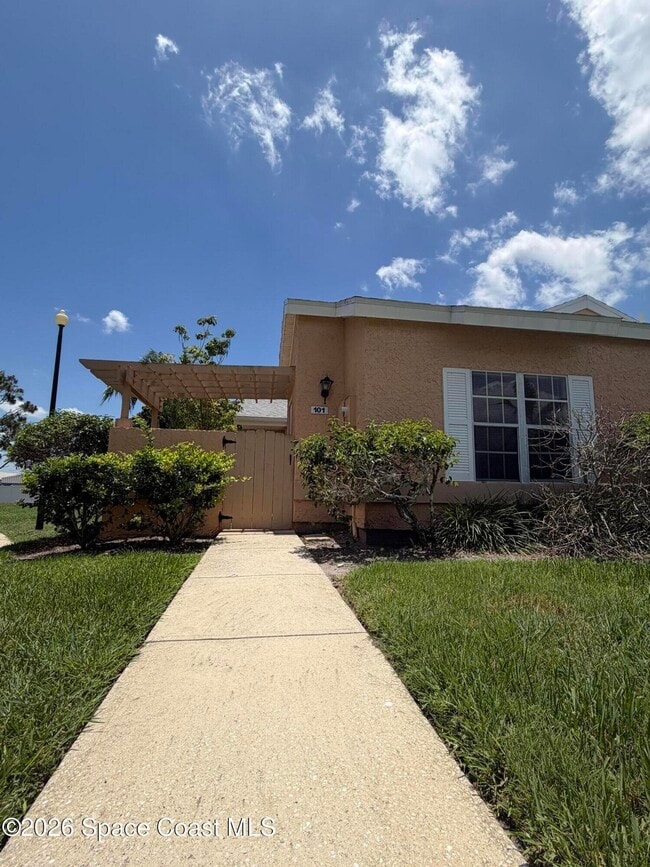 Building Photo - 1440 Malibu Cir NE