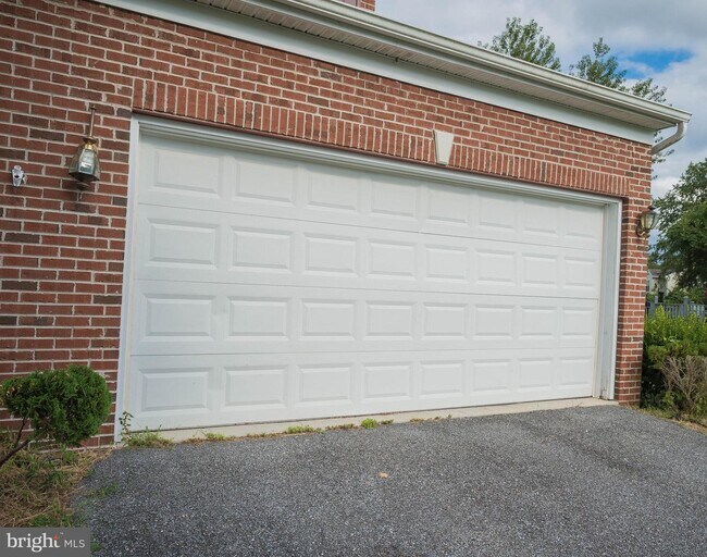 Foto del edificio - 1400 Meadow Point Ct