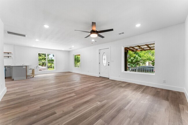 Foto del edificio - 2730 Gladstone Dr