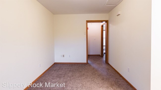 Foto del edificio - 321 Grove City Rd